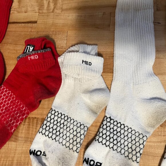Lot of 3 pairs Men's Medium 6-9 Bombas Crew Socks Red and White - Picture 4 of 4